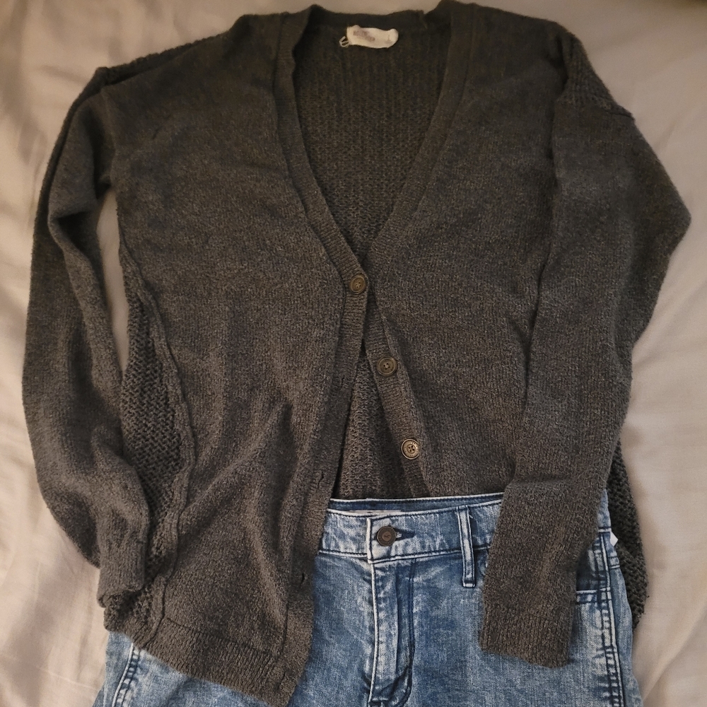 HOLLISTER Lot - Denim Shorts Size 11 W 30 + Grey Knit Cardigan Size Large